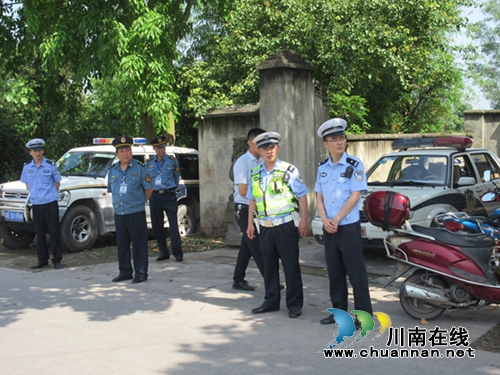 泸县天兴：多部门联合开展道路交通安全检查(图1)
