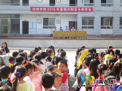 泸县得胜：道路交通安全教育活动进学校(图2)