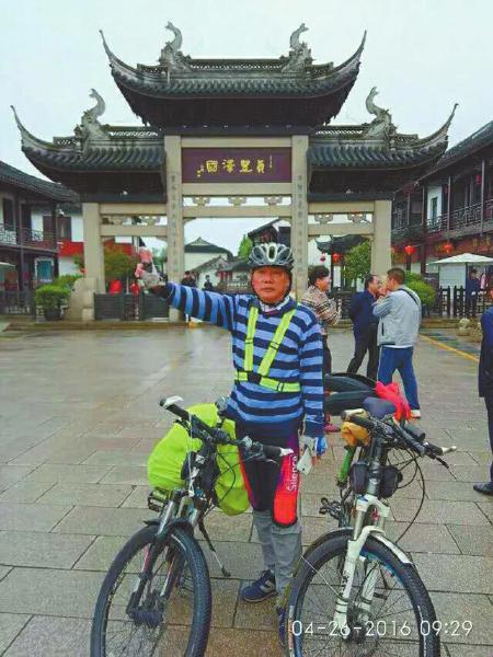 60岁的纪念&nbsp;泸州大爷骑行6000多公里到漠河(图2)