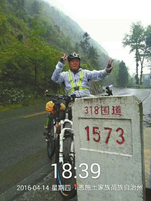 60岁的纪念&nbsp;泸州大爷骑行6000多公里到漠河(图3)