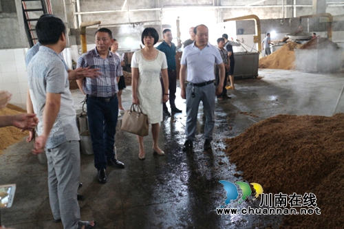 自贡富顺法院院长走访企业提供“零距离”服务(图2) 自贡富顺法院院长走访企业提供“零距离”服务(图2)