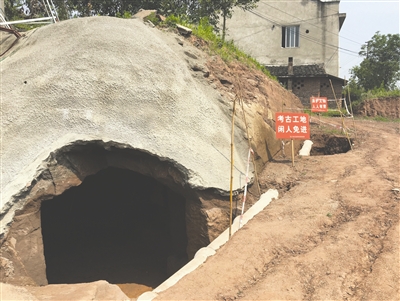 自贡发现东汉崖墓&nbsp;自带排水系统或是土豪？(图1)