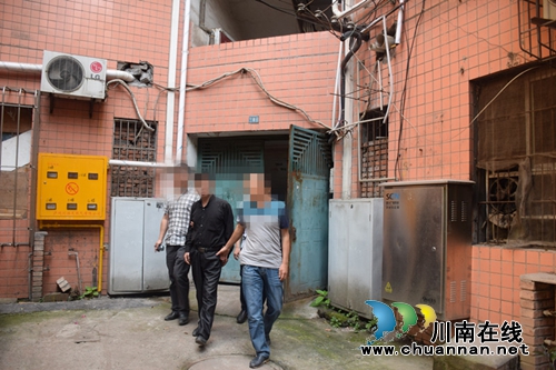 蓝田派出所&nbsp;治安排查“揪”出一名网逃嫌犯(图1)