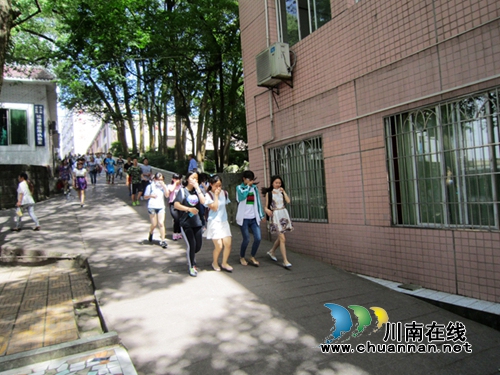 叙永一中：应急演练提高师生防灾减灾自救能力(图2)