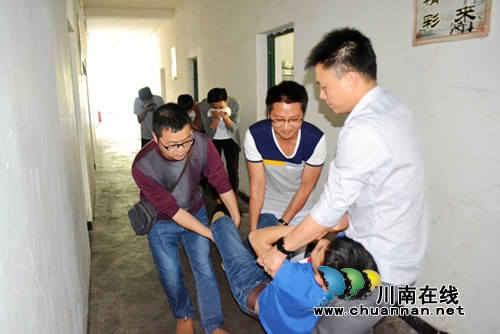 叙永一中：应急演练提高师生防灾减灾自救能力(图1)