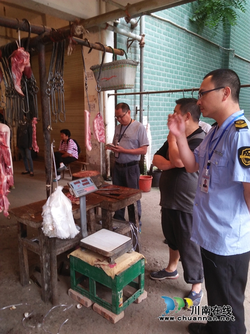 泸县嘉明：整治猪肉市场&nbsp;保群众吃上“放心肉”(图1)