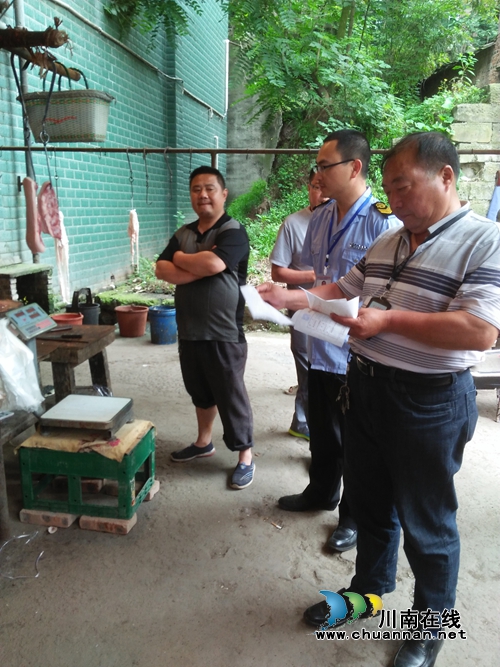 泸县嘉明：整治猪肉市场&nbsp;保群众吃上“放心肉”(图2)