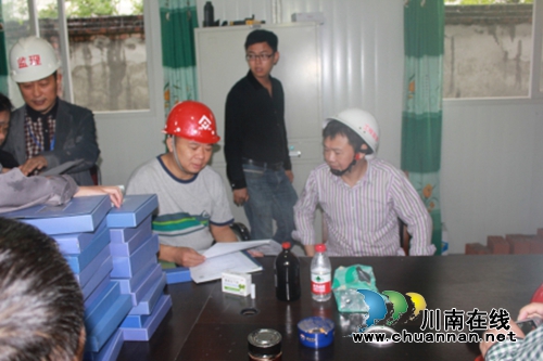 泸县建工局召开“建筑施工安全文明标准化建设”观摩会(图5) 泸县建工局召开“建筑施工安全文明标准化建设”观摩会(图5)