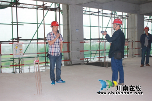 泸县建工局召开“建筑施工安全文明标准化建设”观摩会(图4) 泸县建工局召开“建筑施工安全文明标准化建设”观摩会(图4)