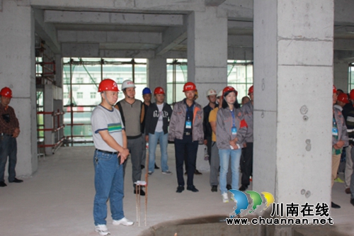 泸县建工局召开“建筑施工安全文明标准化建设”观摩会(图1) 泸县建工局召开“建筑施工安全文明标准化建设”观摩会(图1)