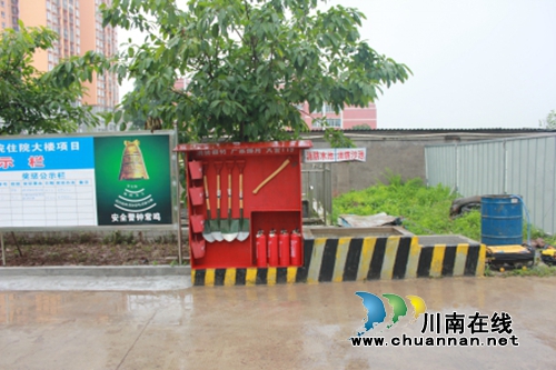 泸县建工局召开“建筑施工安全文明标准化建设”观摩会(图12) 泸县建工局召开“建筑施工安全文明标准化建设”观摩会(图12)