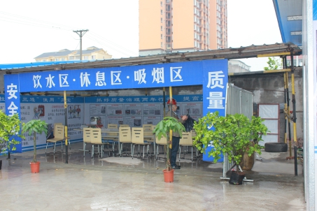 泸县建工局召开“建筑施工安全文明标准化建设”观摩会(图7) 泸县建工局召开“建筑施工安全文明标准化建设”观摩会(图7)