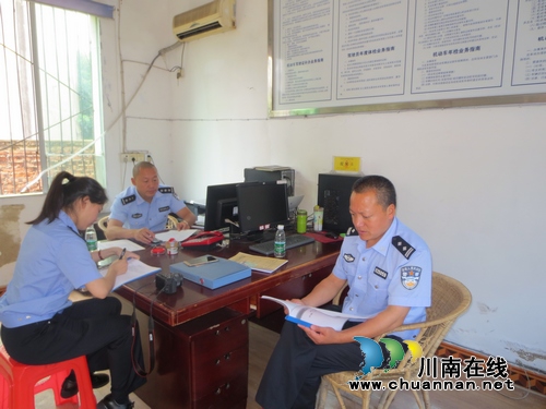 泸县公安局督查嘉明、喻寺派出所工作(图1)