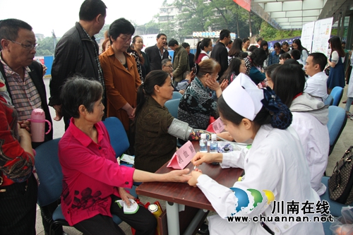 2016“全民营养周”在西南医科大附属医院启动(图3)
