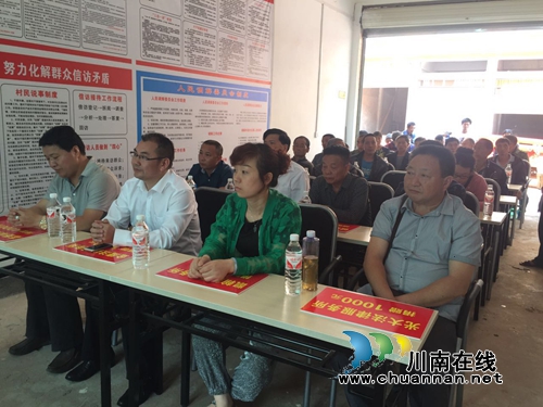 合江律师组团捐赠&nbsp;大爱传递扶贫济困(图1)