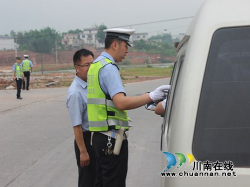 泸县太伏：扎实开展农村道路交通集中整治行动(图1)