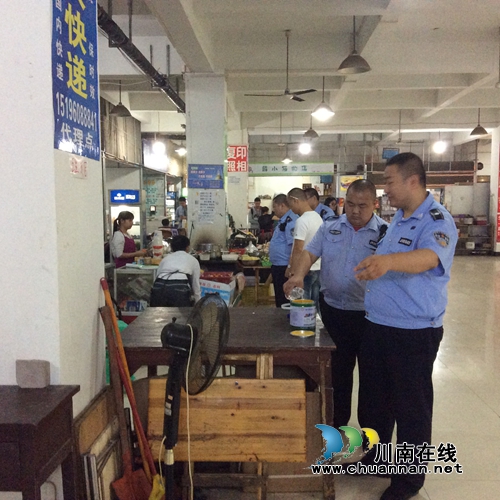 泸州濂溪路社区开展校园超市占道经营整治活动(图1)