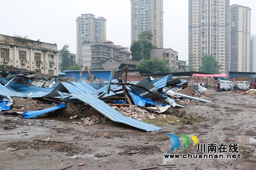 泸州莲花池街道:联合多部门强力拆除违建(图5) 泸州莲花池街道:联合多部门强力拆除违建(图5)
