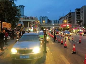 连续三次酒驾被抓&nbsp;自贡“酒驾哥”面临顶格处罚(图1)