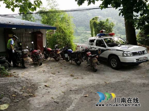 泸县交警：重拳整治摩托车违法行为(图1)