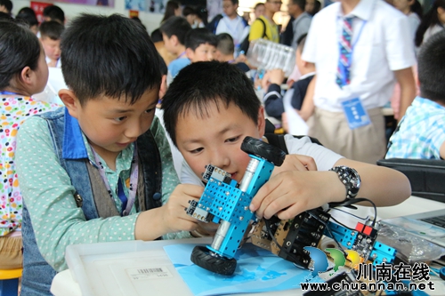 全省中小学生机器人大赛今在泸州天立小学举行(图1) 全省中小学生机器人大赛今在泸州天立小学举行(图1)