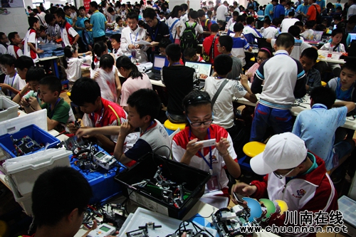 全省中小学生机器人大赛今在泸州天立小学举行(图2) 全省中小学生机器人大赛今在泸州天立小学举行(图2)