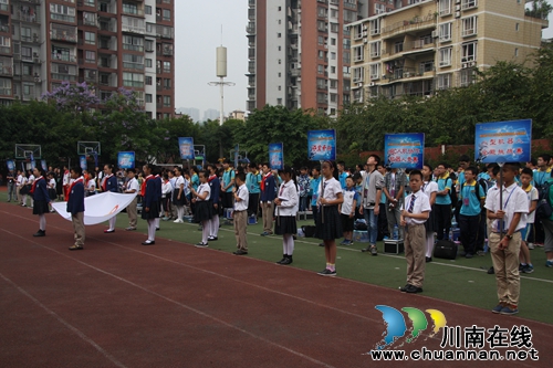 全省最大规模中小学生机器人大赛在泸州举行(图3) 全省最大规模中小学生机器人大赛在泸州举行(图3)