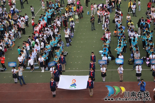 全省最大规模中小学生机器人大赛在泸州举行(图2) 全省最大规模中小学生机器人大赛在泸州举行(图2)