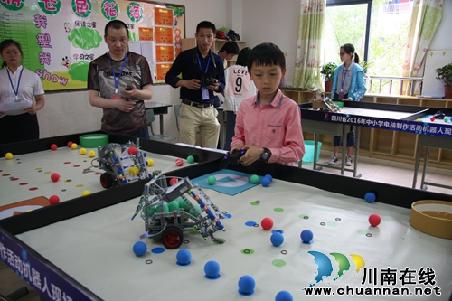 全省最大规模中小学生机器人大赛在泸州举行(图16) 全省最大规模中小学生机器人大赛在泸州举行(图16)