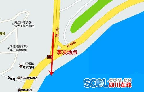 内江:汽车撞断护栏冲入甜城湖 司机死亡(图5) 内江:汽车撞断护栏冲入甜城湖 司机死亡(图5)