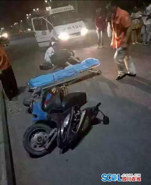 泸州17岁少年车祸身亡 家属全城寻找目击者(图1) 泸州17岁少年车祸身亡 家属全城寻找目击者(图1)