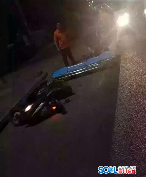 泸州17岁少年车祸身亡 家属全城寻找目击者(图2) 泸州17岁少年车祸身亡 家属全城寻找目击者(图2)