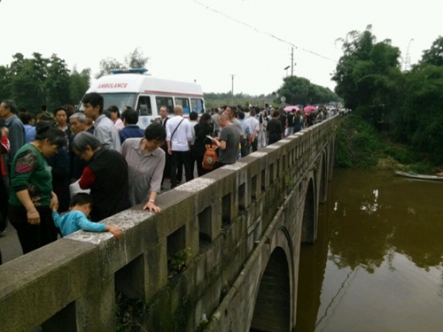 泸县一学校副校长跳河身亡 留遗书称患有抑郁症(图5) 泸县一学校副校长跳河身亡 留遗书称患有抑郁症(图5)