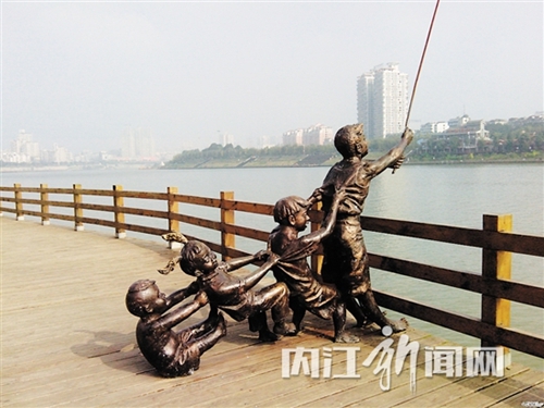 内江雕塑遭“黑手”：“小孩”失踪“鹅”被抢(图4)