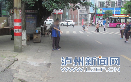 泸州纳溪七同学组成“色诱帮” 专敲好色男(图1) 泸州纳溪七同学组成“色诱帮” 专敲好色男(图1)