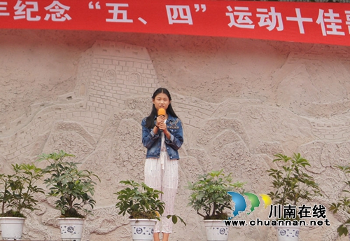 合江九支中学举办“十佳歌手赛”(图3) 合江九支中学举办“十佳歌手赛”(图3)
