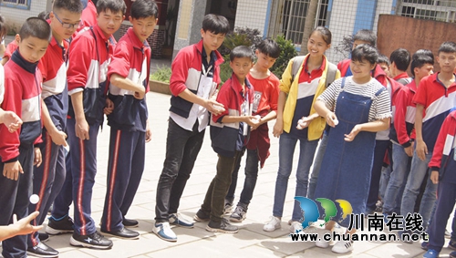 合江九支中学举办“十佳歌手赛”(图12) 合江九支中学举办“十佳歌手赛”(图12)