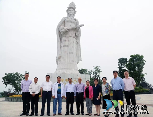 原四川省委书记谢世杰点赞佳乐世纪城“品位高”(图5) 原四川省委书记谢世杰点赞佳乐世纪城“品位高”(图5)