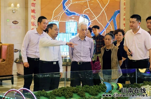 原四川省委书记谢世杰点赞佳乐世纪城“品位高”(图2) 原四川省委书记谢世杰点赞佳乐世纪城“品位高”(图2)