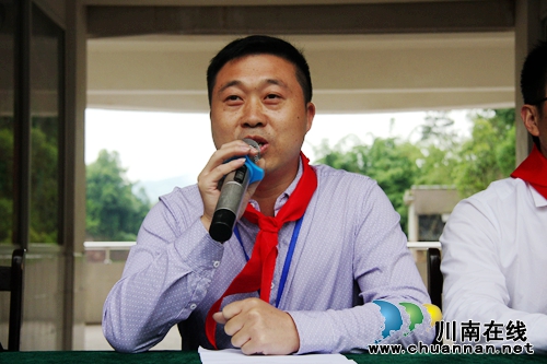 纳溪合面小学百名留守儿童获赠“爱心书包”(图4)