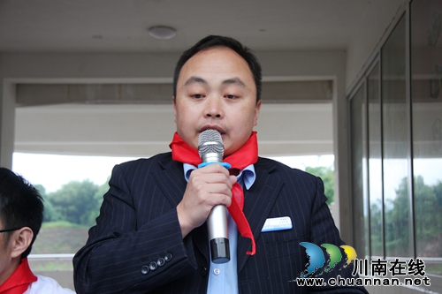 纳溪合面小学百名留守儿童获赠“爱心书包”(图6)