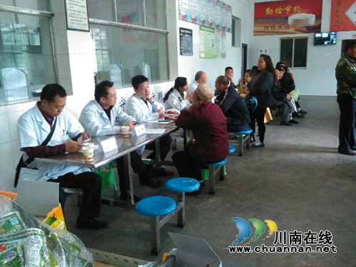 西南医科大学赴古蔺县马嘶乡开展义诊活动(图1)