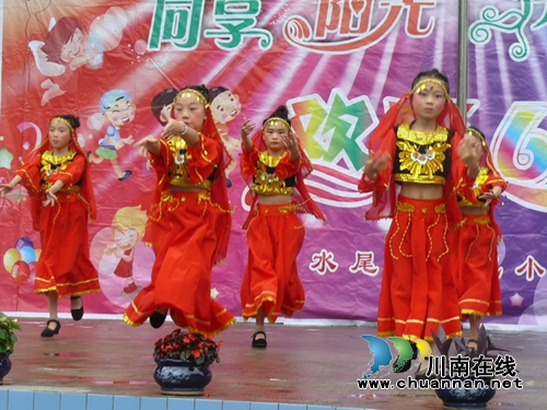 叙永水尾百花小学举行关爱留守儿童汇报演出(图4)