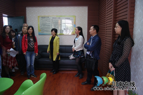 泸县教育观摩团参观考察泸州十八中党建工作(图2) 泸县教育观摩团参观考察泸州十八中党建工作(图2)