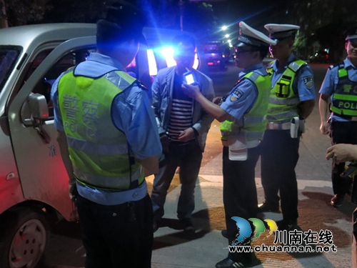 泸县玄滩：积极开展酒驾、毒驾整治行动(图1)
