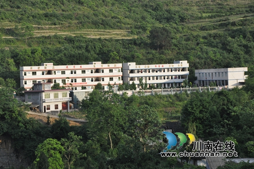 古蔺教师朱洪远:大山深处校园“守护神”(图1) 古蔺教师朱洪远:大山深处校园“守护神”(图1)