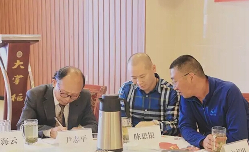 泸州登顶珠峰成功第一人 畅谈与生命搏斗的故事(图2) 泸州登顶珠峰成功第一人 畅谈与生命搏斗的故事(图2)