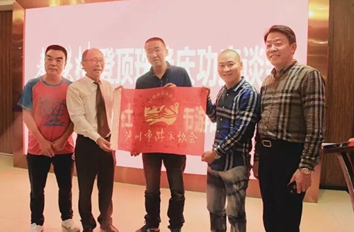 泸州登顶珠峰成功第一人 畅谈与生命搏斗的故事(图3) 泸州登顶珠峰成功第一人 畅谈与生命搏斗的故事(图3)