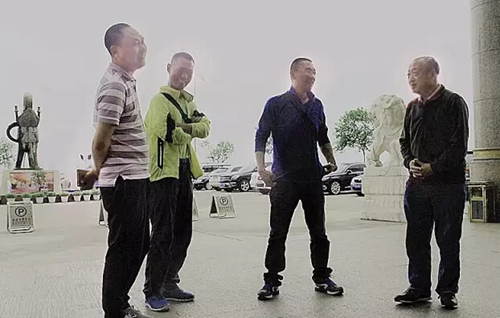 泸州登顶珠峰成功第一人 畅谈与生命搏斗的故事(图4) 泸州登顶珠峰成功第一人 畅谈与生命搏斗的故事(图4)