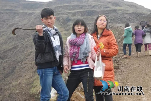 泸州古蔺山村卖鱼娃 追梦中国好声音(图8) 泸州古蔺山村卖鱼娃 追梦中国好声音(图8)
